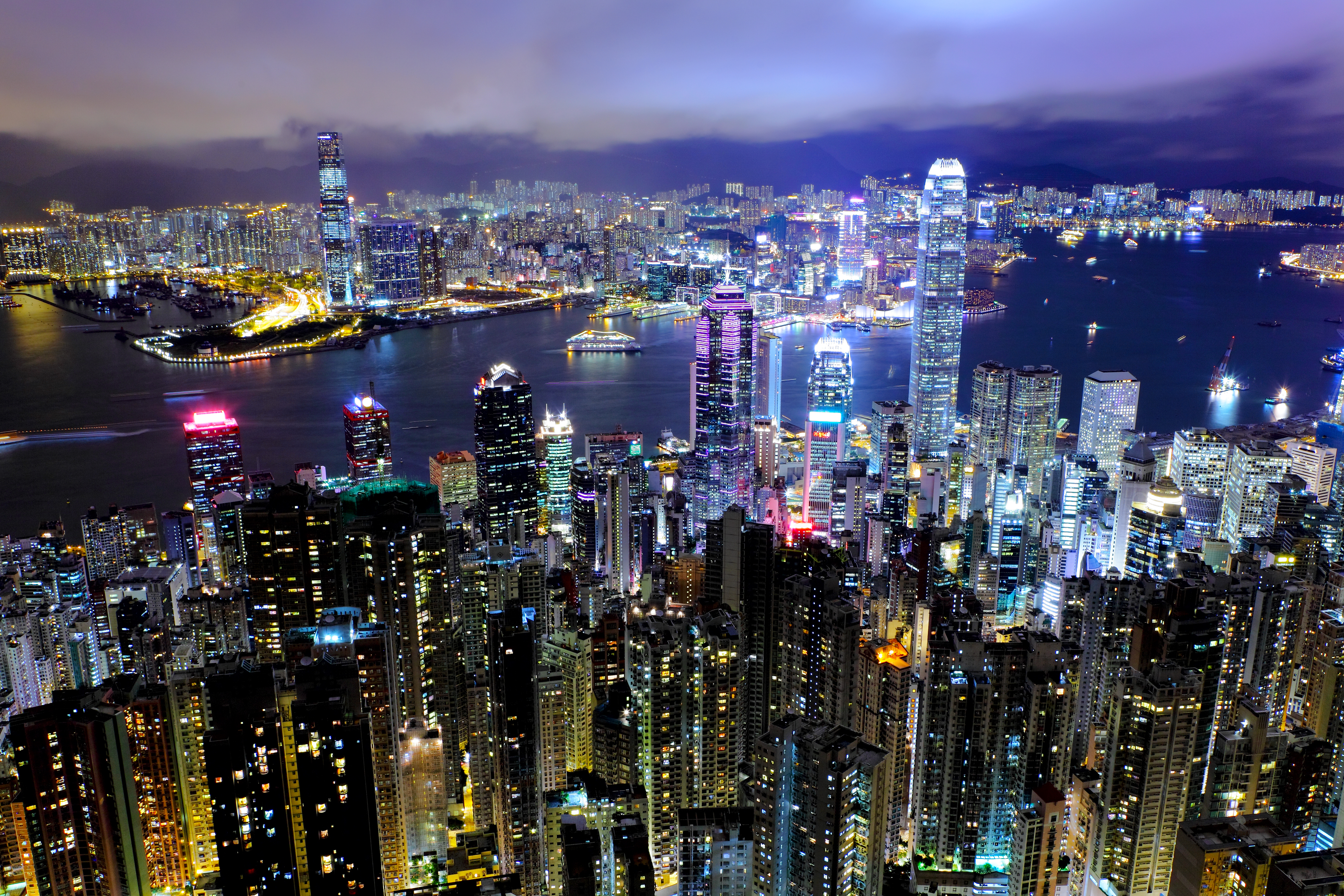 One night in Hong Kong | Tinggly