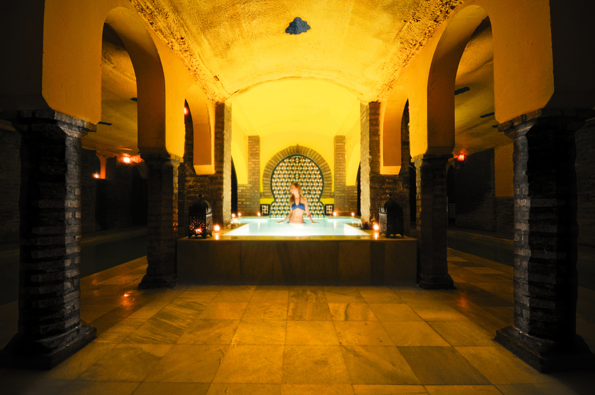 Traditional Arabic baths and walking tour in Seville